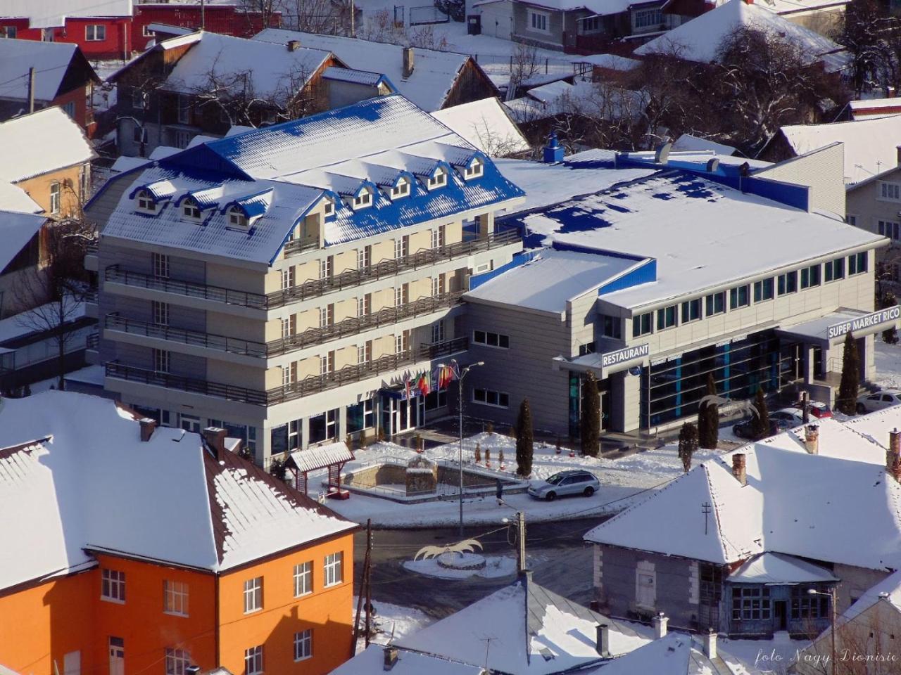 Hotel Ineul Rodna ภายนอก รูปภาพ