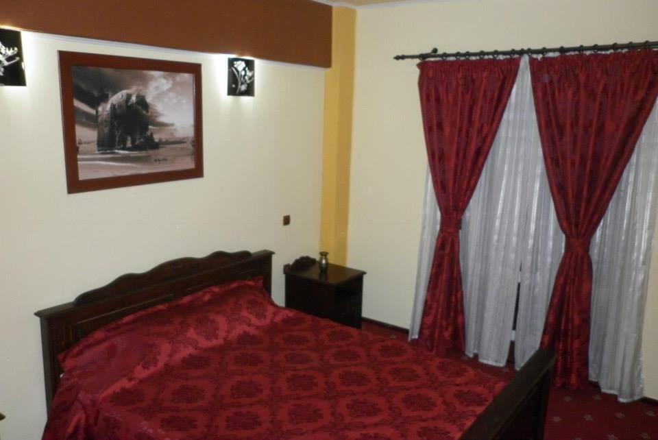 Hotel Ineul Rodna ภายนอก รูปภาพ