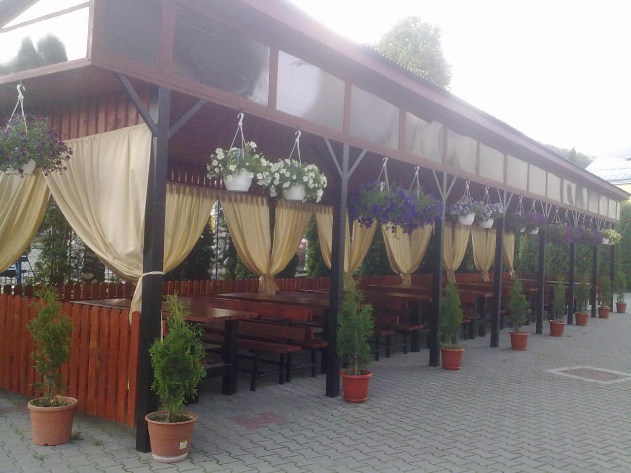 Hotel Ineul Rodna ภายนอก รูปภาพ